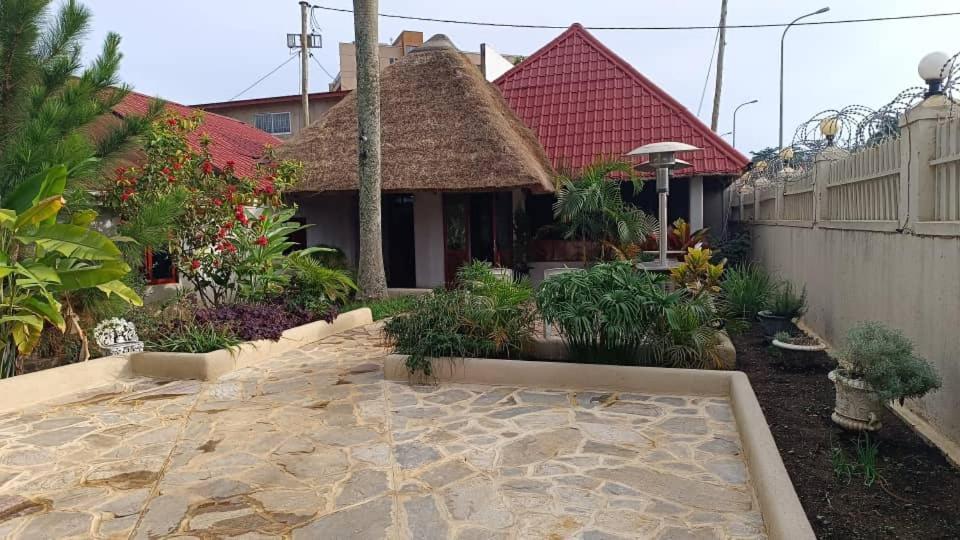 Mia Safari Lodge And Restaurant Entebbe Exteriör bild